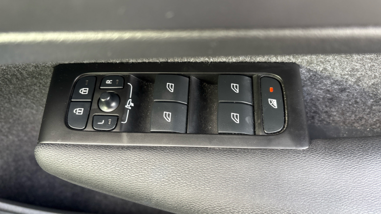 Volvo Xc40 2.0 B4P Momentum 5dr Auto [7 speed] Petrol Estate